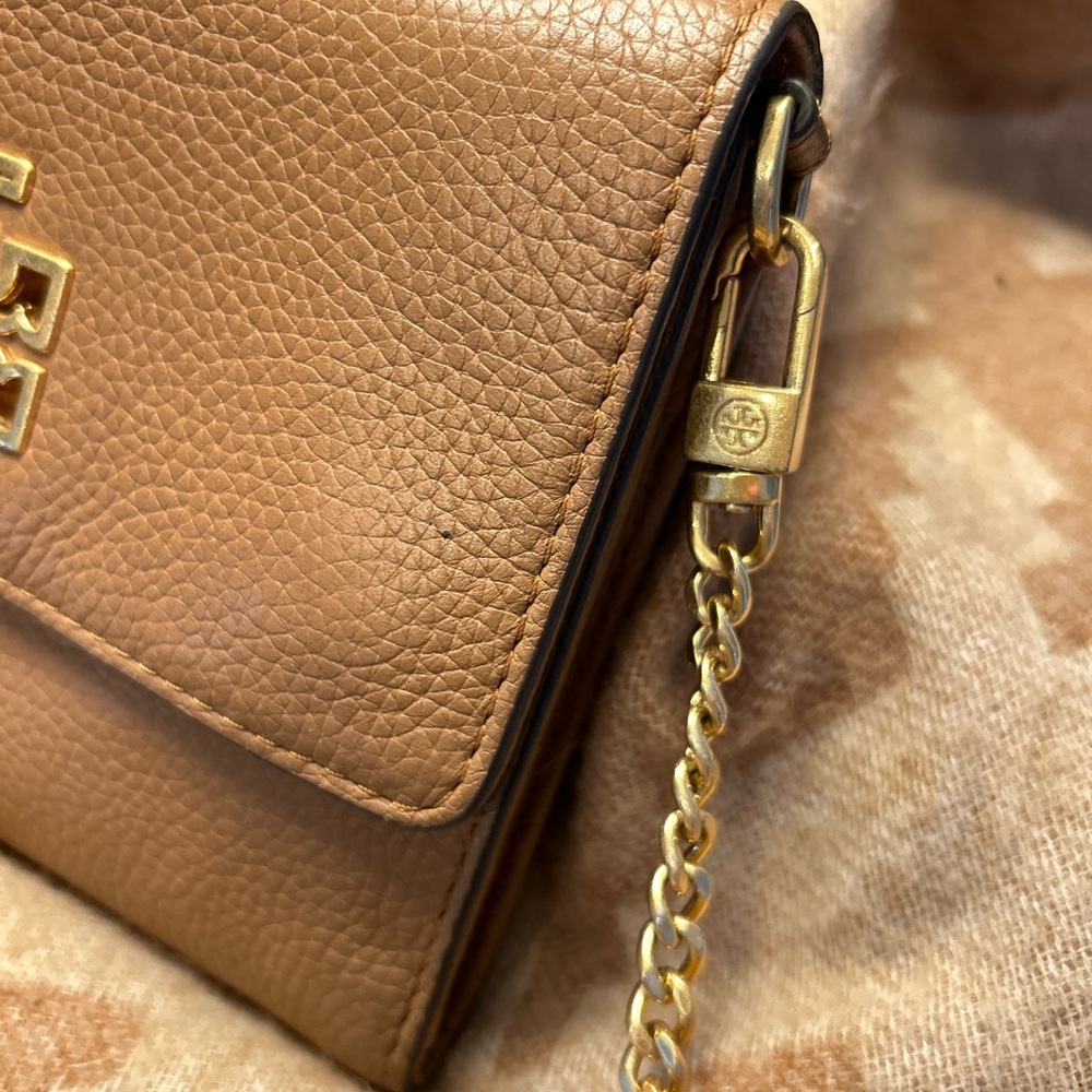 TORY BURCH BRITTEN FRENCH LEATHER CHAIN WALLET CROSSBODY - Picture 2 of 8